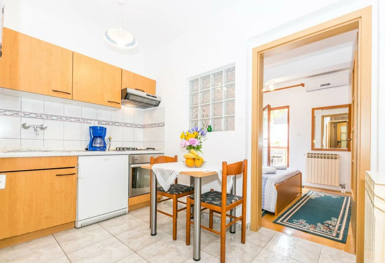 Apartment Darinka Pula