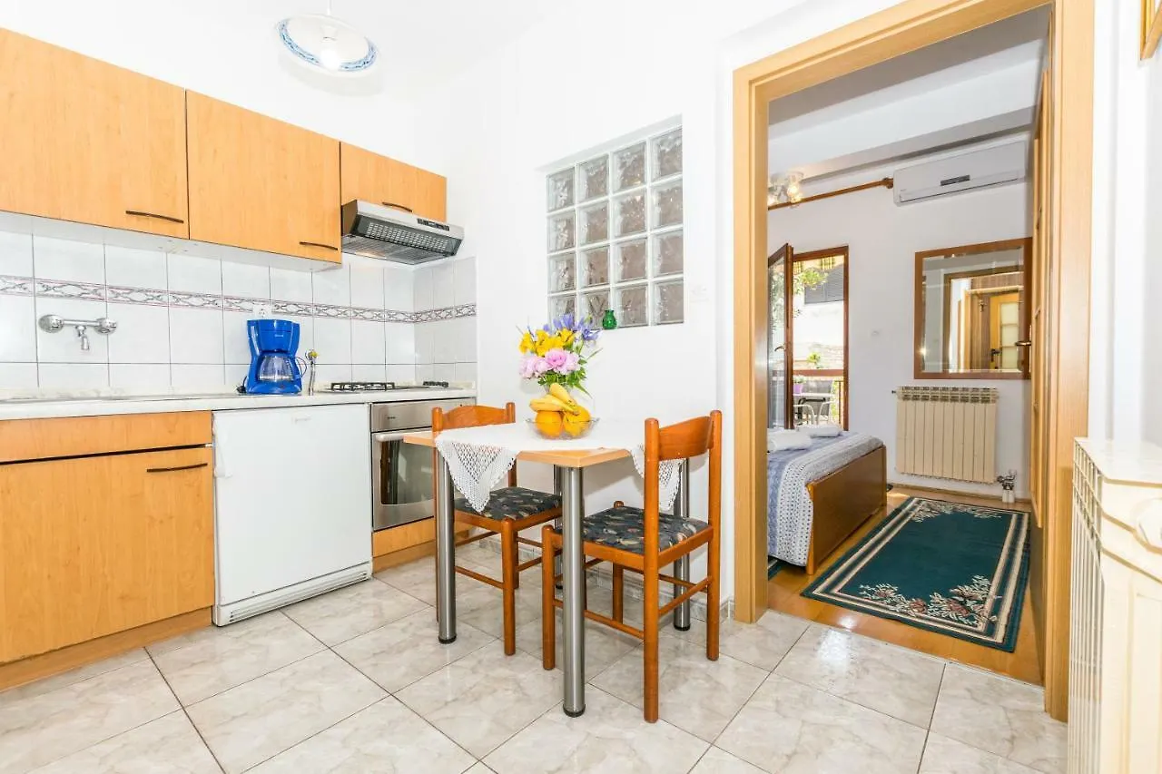 Apartment Darinka Pula