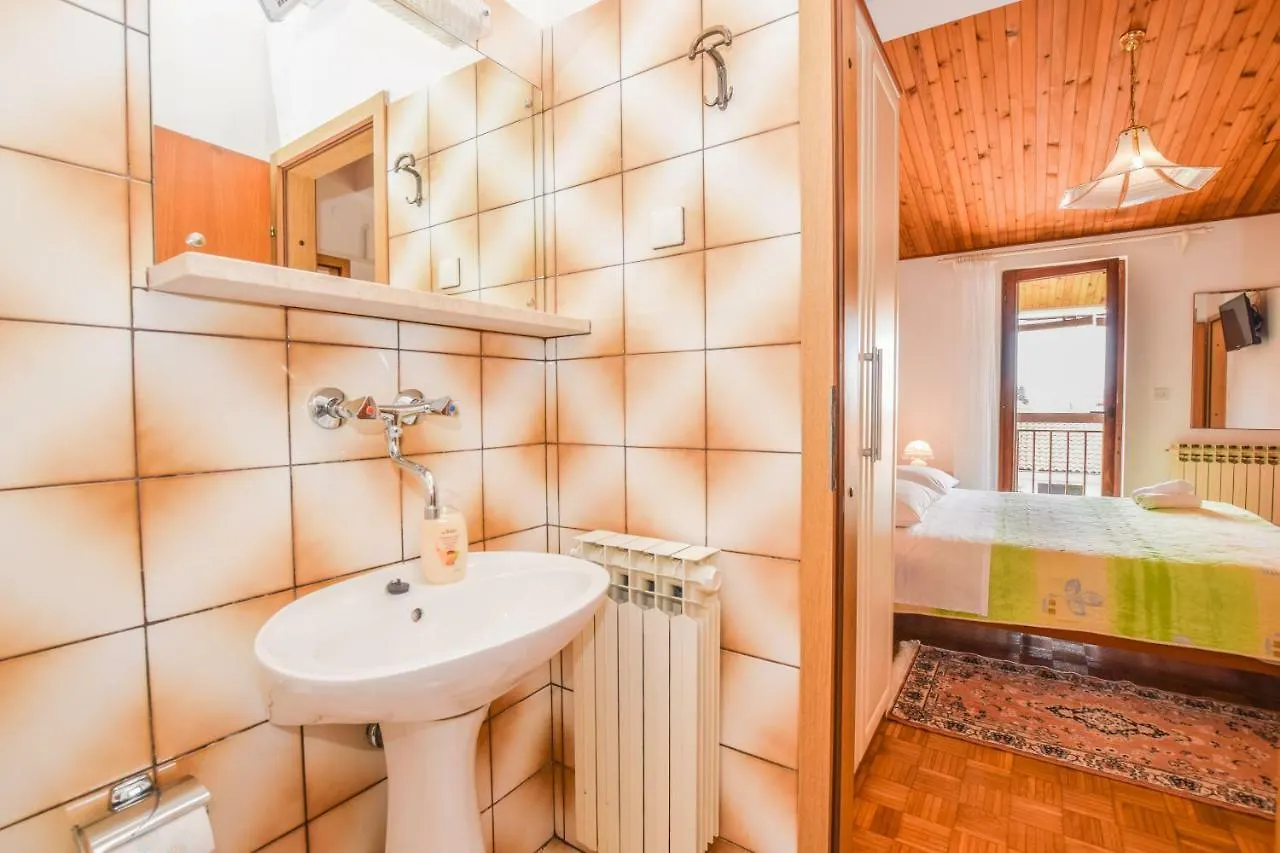 Apartment Darinka Pula 0*,  Croatia