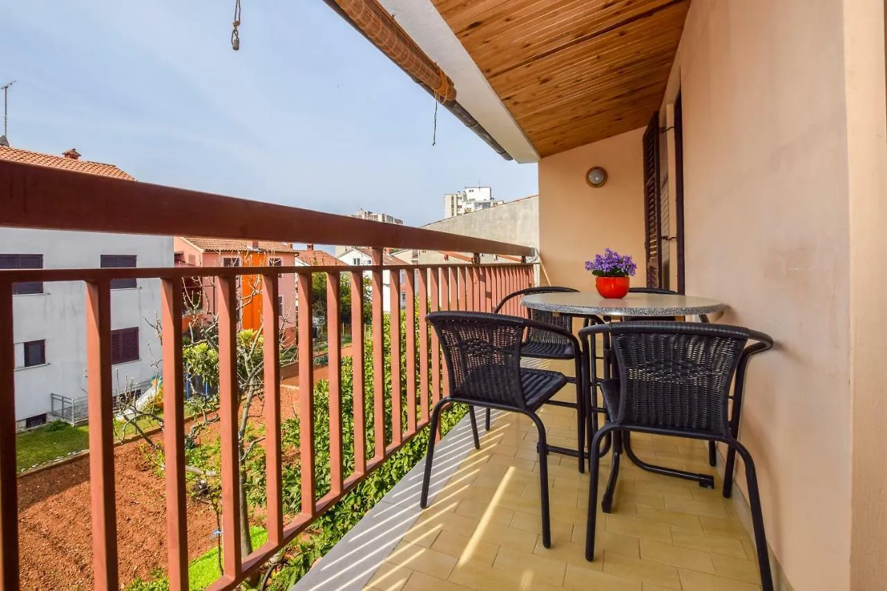 Apartment Darinka Pula