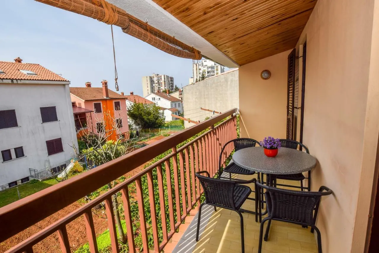 Apartment Darinka Pula
