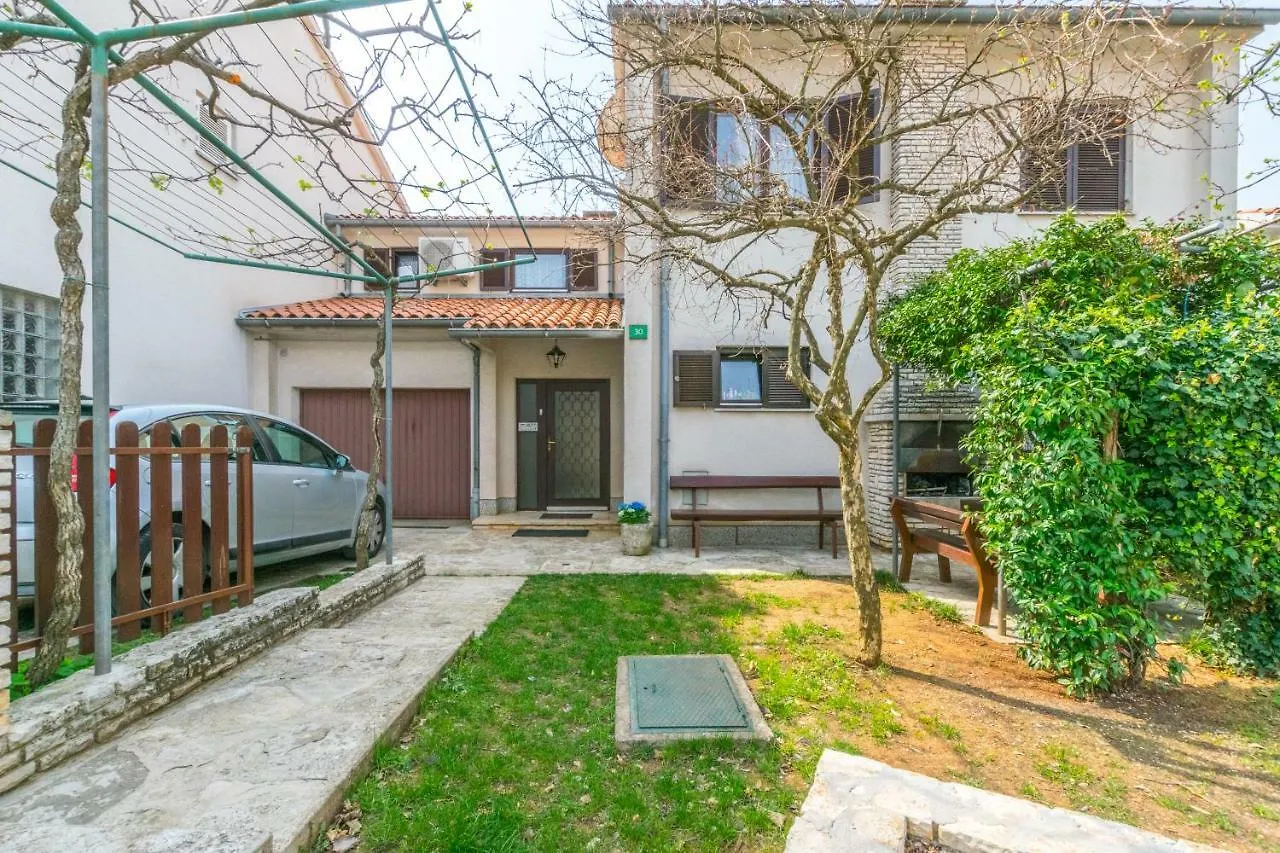 Apartment Darinka Pula