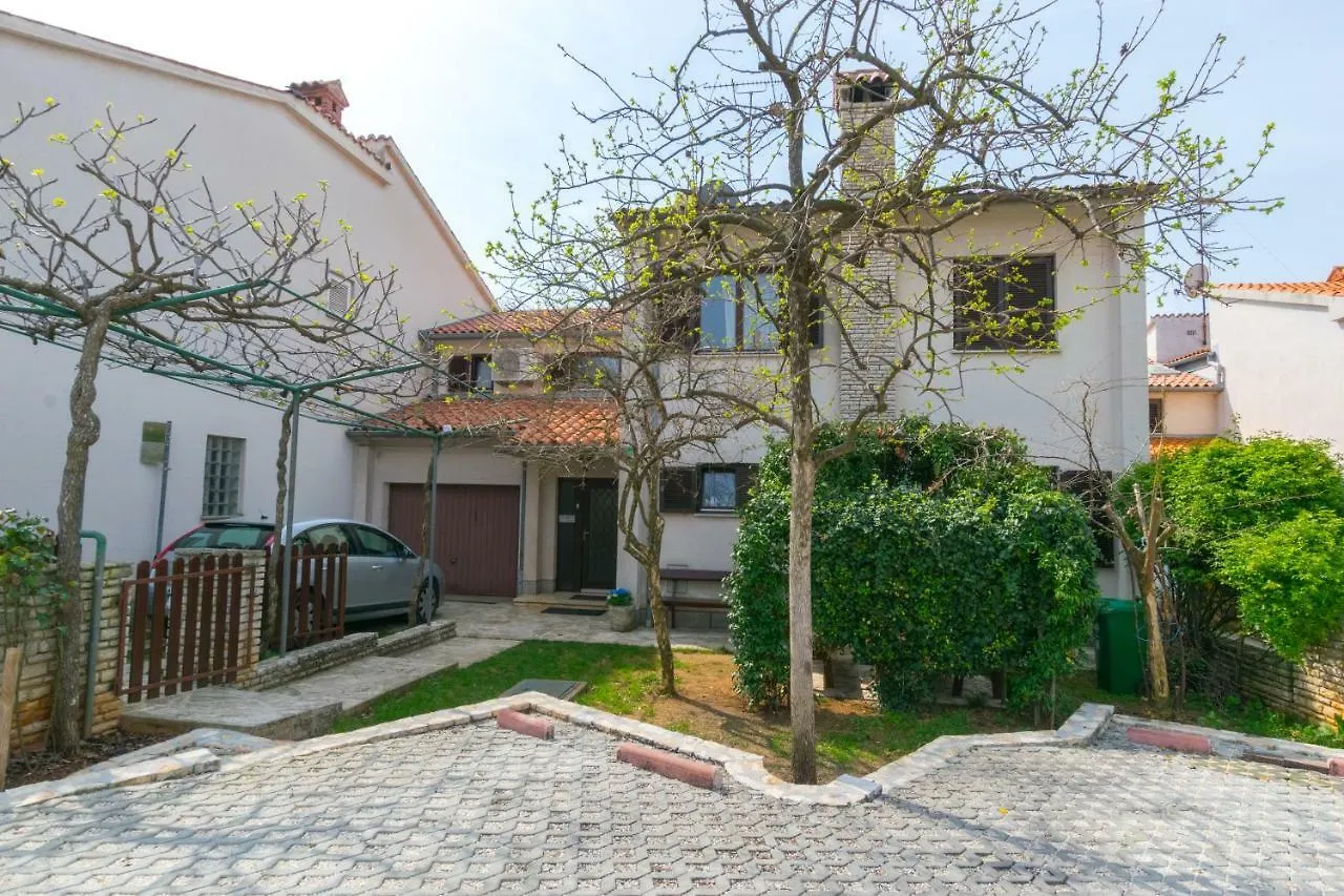 Apartment Darinka Pula